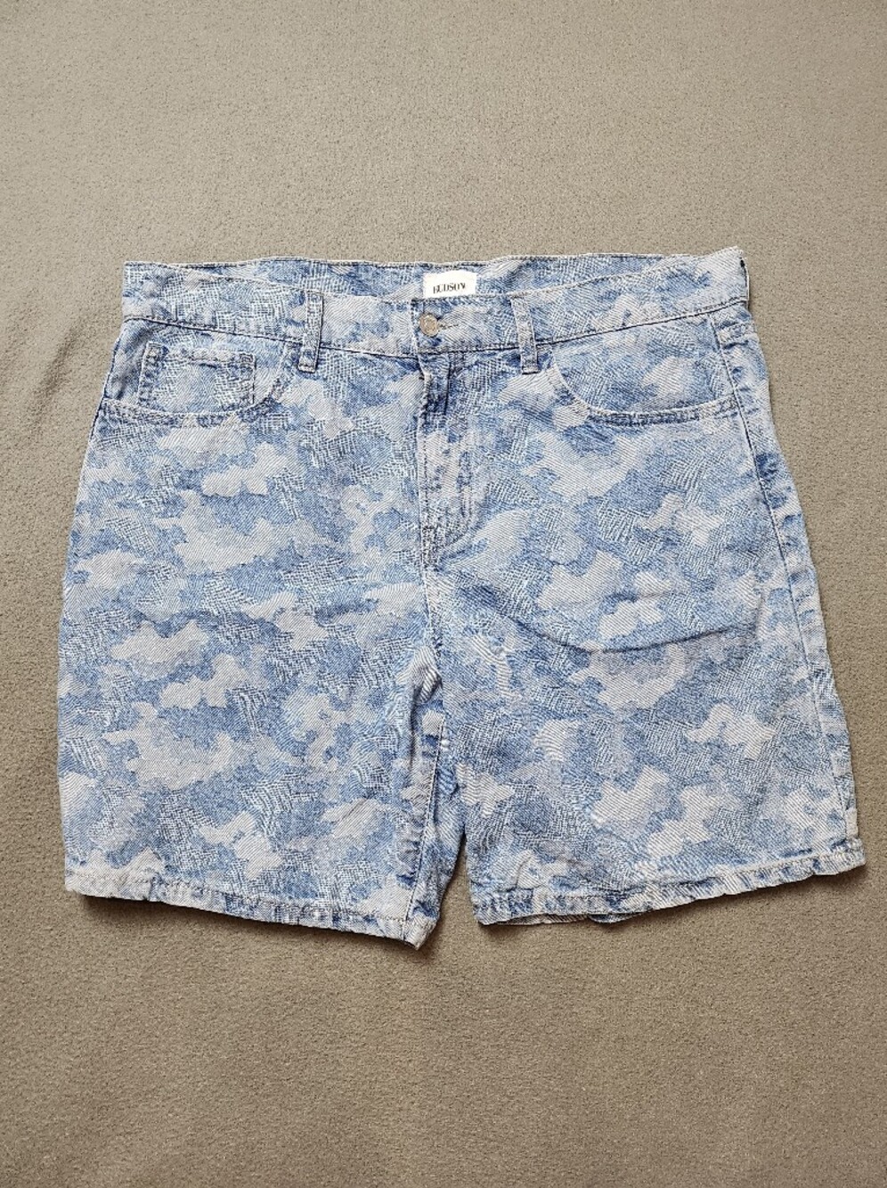 Men’s Camo Cloud Relaxed Denim Shorts Sz 34